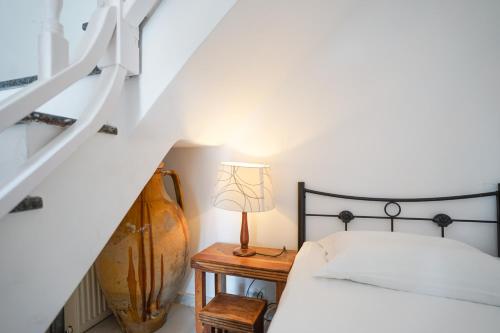 Fira Central Apartment with View - image 2