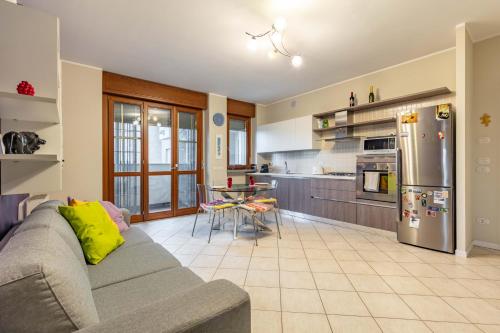 廚房, HOST4U - CASA CLAUDIO, Appartamento a Melegnano con Garage Auto in 梅萊尼亞諾