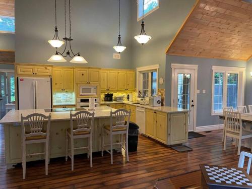 Konyha, WELCOME TO BURNT RIVER ESTATE in Kawartha Lakes
