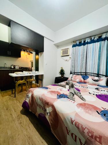 At Home Condo With Free Pool Access, Manila
