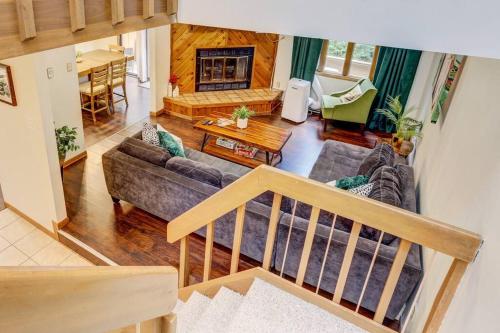Cute & Cozy Poconos Escape in Lake Harmony in Lake Harmony, USA