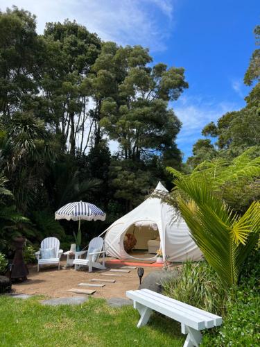 Belle Glamping by the Sea in Aongatete