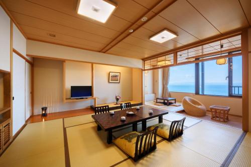 Japanese-Style Family Room with Sea View-High Floor - Non-Smoking