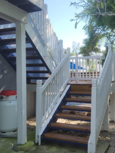 KL Retreat 6BR-4BTH with Jacuzzi and family room! in Key Largo, USA