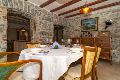 Luxurious Villa in Ruii Croatia with Private Pool and Garden in Ruzici