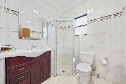 Bathroom, Peaceful 3 Bedroom House near City in Marrickville