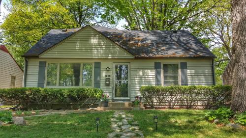 A szálláshely kívülről, New listing! ON 62-acre Broad Ripple park/ less than a mile from Broad Ripple village. near Holliday Park