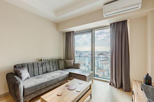 Modern Apartment with Great City View in Kadikoy