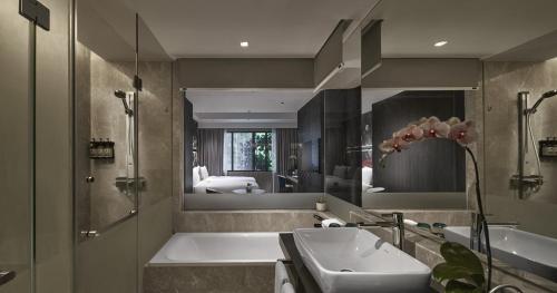 room detail thumbnail 2