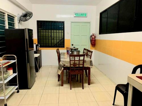 Kitchen, Sakura Guest House in Kea Farm
