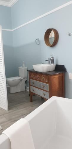 Bathroom, Karoo Poort Guesthouse in Worcester