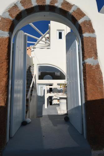 Christina's Cave House - image 2