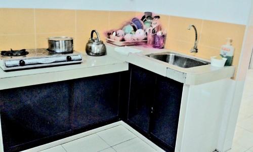 Kitchen, Sakura Guest House in Kea Farm
