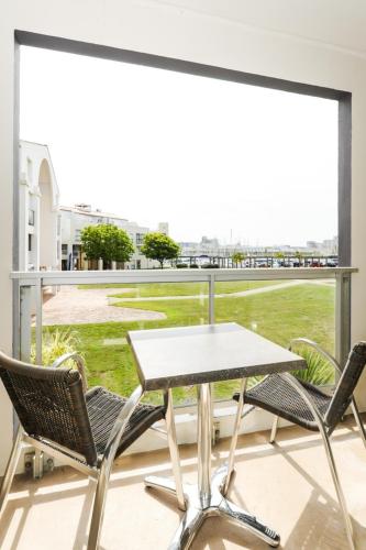 ระเบียง/ชานเรือน, ดิ ออร์จินัล บูทิก โฮเทล แอดมิรัล เล ซาบล์-โดลอน (The Originals Boutique, Hôtel Admiral's, Les Sables-d'Olonne) in เล ซาบล์-โดโลน