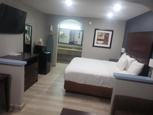 Cotulla Executive Inn - image 10