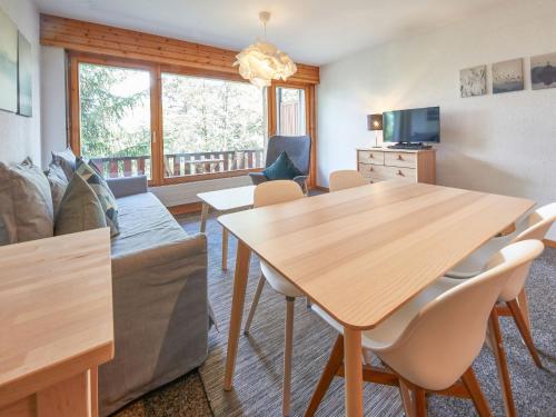 Apartment Hameau D004 by Interhome in Veksa