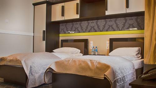 3 twin beds, 1 sofa bed