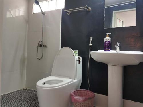 Comfort Triple Room with Shower image 3
