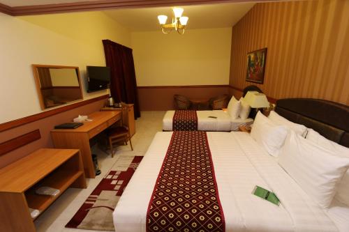 NEW CALIFORNIA HOTEL - image 3