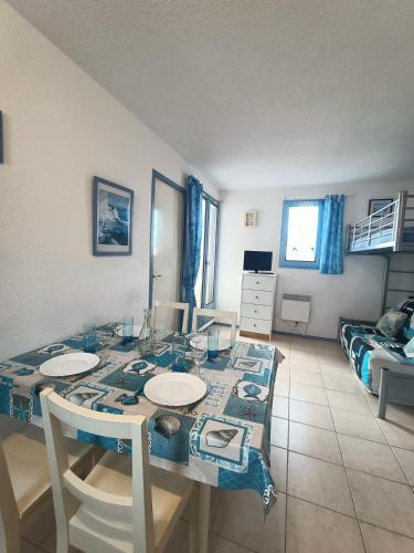 Appartement avec piscine commune proche Plage 5TMED164