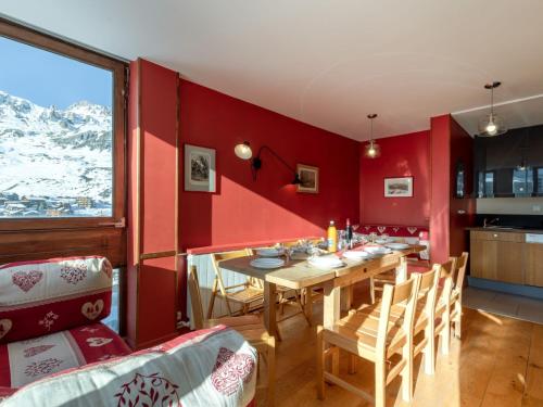 Apartment Les Roches Rouges - Lavachet by Interhome near L'Eterlou