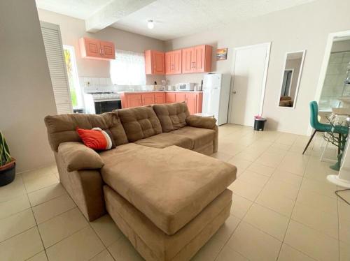Amazing 2-Bedroom Apt Sleeps 3 Warm & Cosy in 波特斯村