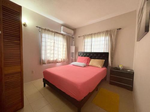 Amazing 2-Bedroom Apt Sleeps 3 Warm & Cosy in 波特斯村