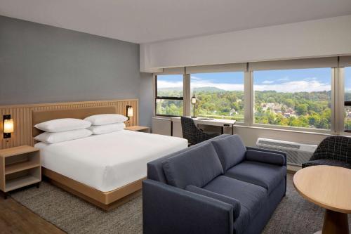1 king bed, 1 sofa bed