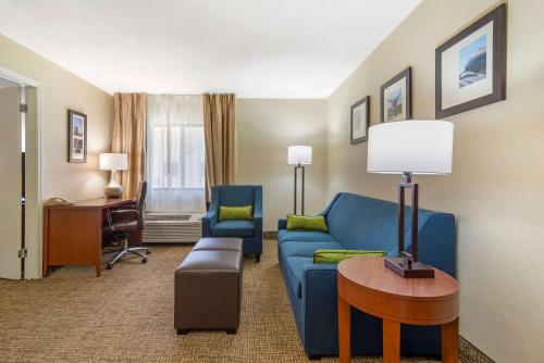 Comfort Inn & Suites - near Robins Air Force Base Main Gate