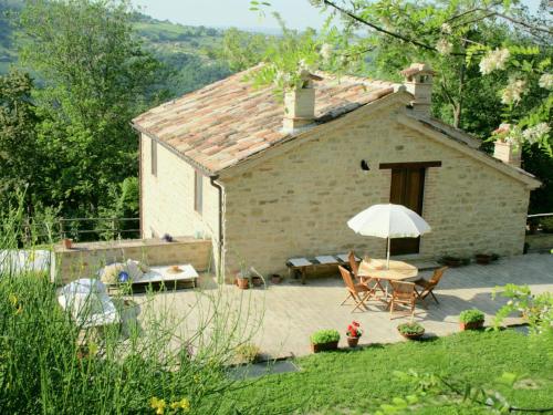 Charming Villa in Monte San Martino with Swimming Pool - Accommodation - Monte San Martino