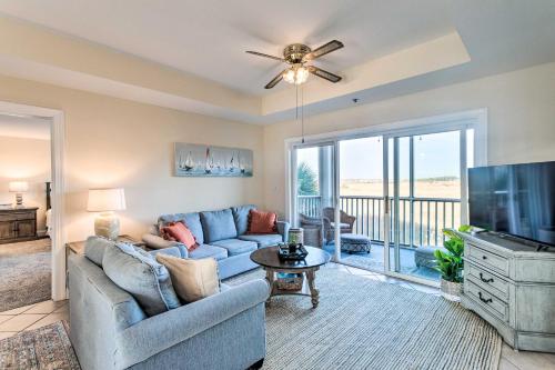 . Breezy Darien Condo with Tranquil Marsh Views!
