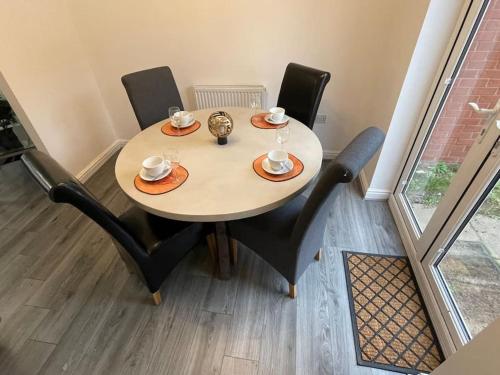 Plantsbrook Place - Luxury 4 bed House + Parking, Birmingham (photo 8)