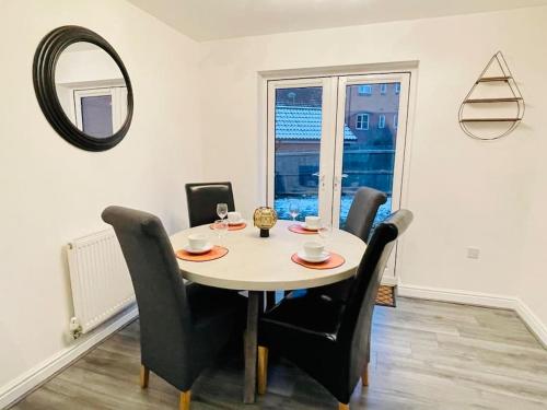 Plantsbrook Place - Luxury 4 bed House + Parking, Birmingham (photo 10)