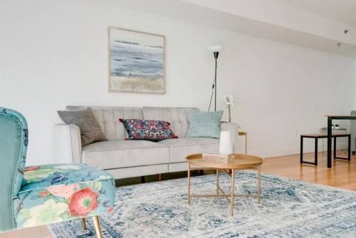 Miami Gem with great Ocean view, pool, wfh set up, and parking in Miami, USA