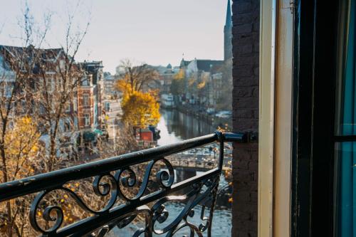 Ambassade Hotel - image 3