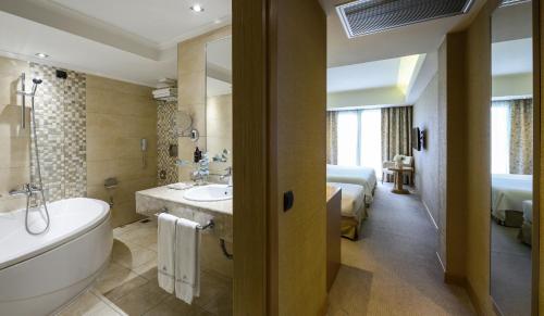 room detail thumbnail 2