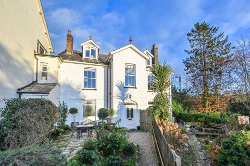 Luxury Townhouse for two close to Restaurants and Bars and minutes from Dartmoor