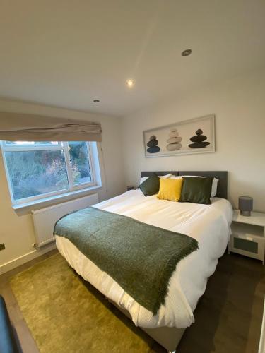 Cosy North London 2 Bed Apartment in Woodside Park- Close to Station and Central London