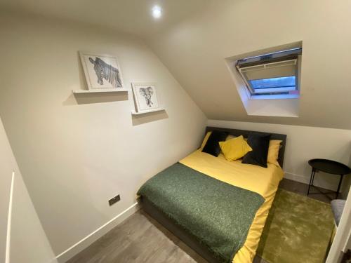 Cosy North London 2 Bed Apartment in Woodside Park- Close to Station and Central London