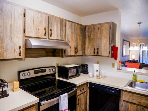 Spacious Townhome Ocala, Central Location, Newly Renovated, Pets Welcome in Ocala, USA