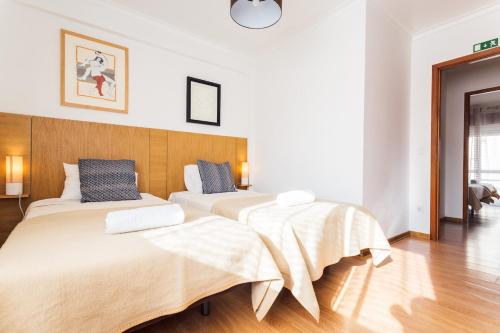  Best Houses 10: Centrally Located Hotel Style Apt in Peniche