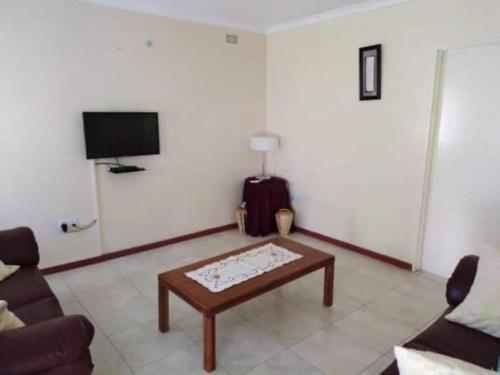 2 bed guesthouse in Mabelreign - 2012