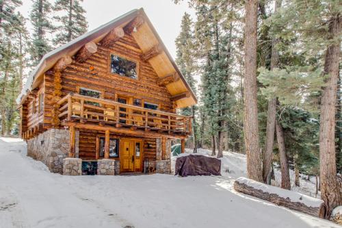 Bear Hollow Cabin in Tacoma, USA
