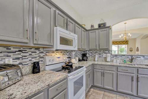 Mickeys Sunspot - 6 bed Emerald Island Resort pool home in Kissimmee, USA