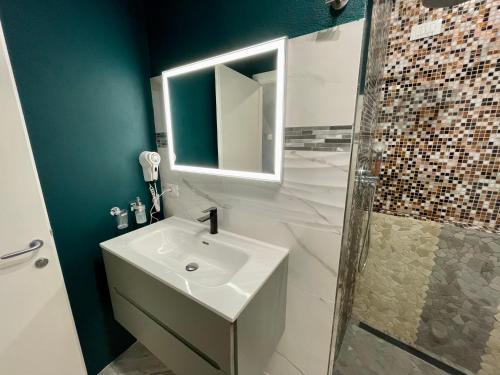 Double Room with Private Bathroom image 5