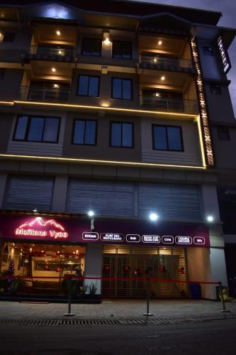 Hotel Montana Vyoo - Bakhim