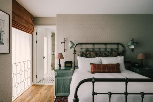 1 queen bed