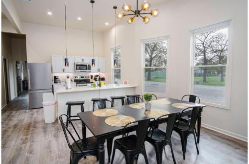 Magnificent 4BR Near Famous Riverwalk and Downtown in San Antonio, USA