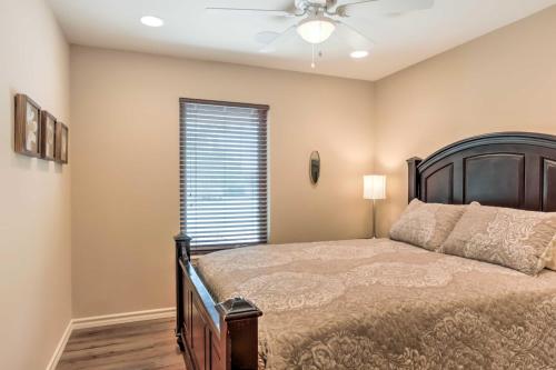 El Paso Smart House with Backyard-12 Mi to Downtown - image 6