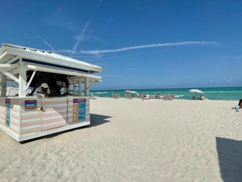 Luxury Hotel on the Beach - Oceanview, Pool, Resort & Premium Amenities in Miami Beach, USA